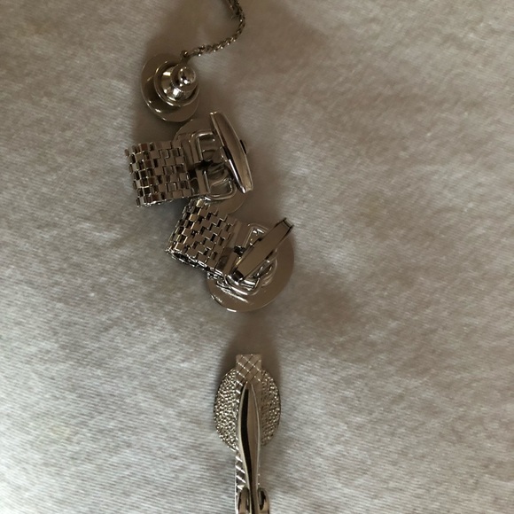 Men’s cufflinks and tie clips. - Picture 2 of 3